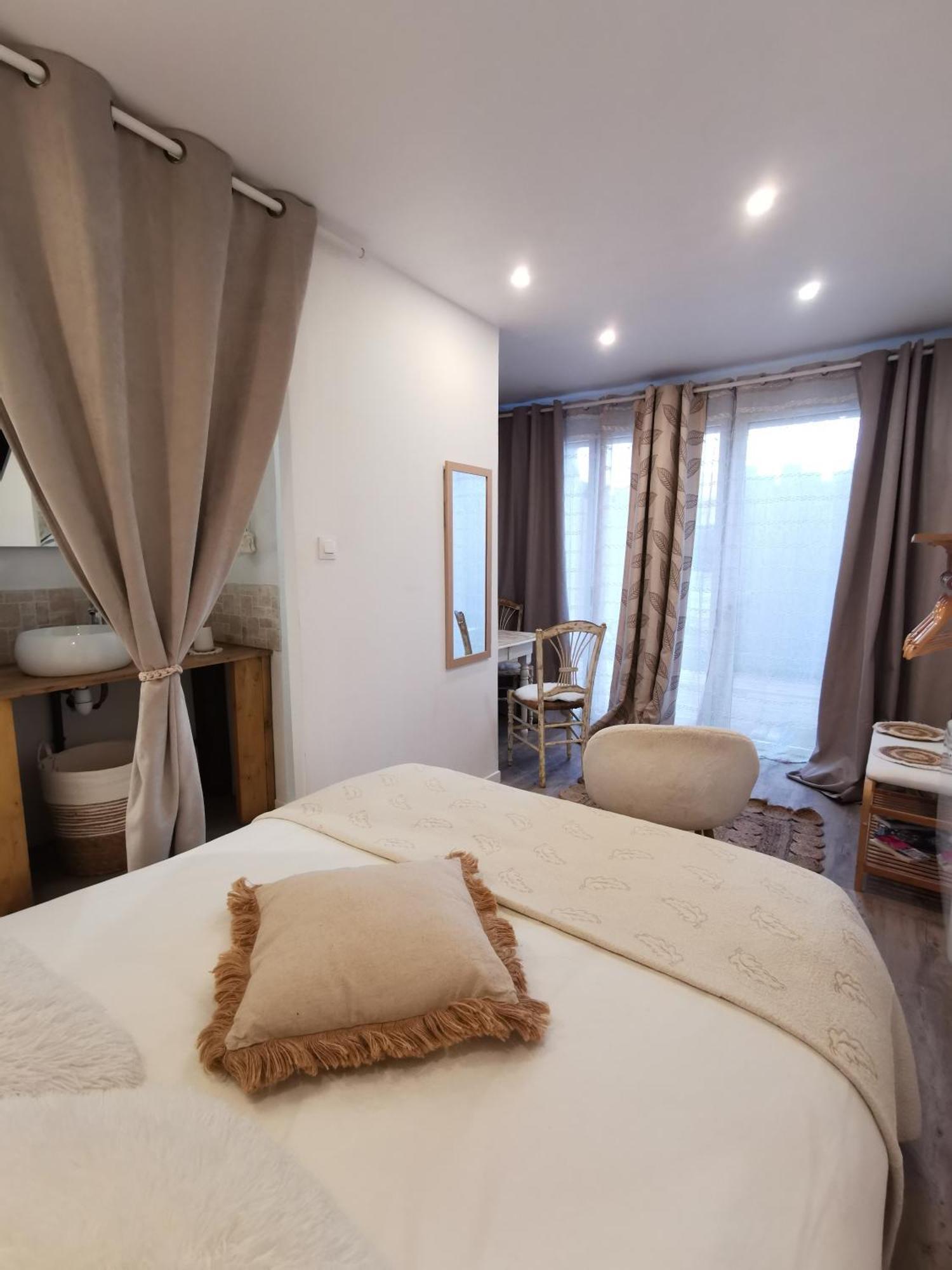 Au Poeme Du Chene, Logement Independant, Calme, Parking Gratuit Basse-Goulaine Dış mekan fotoğraf